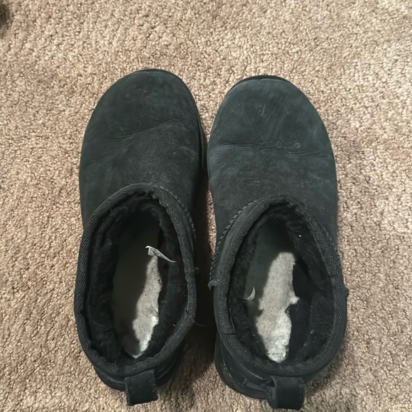 UGG Classic Ultra Mini Boot - Picture 1 of 3